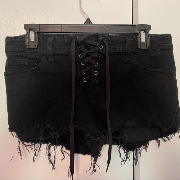 eunina Pants - 3/$15 Eunina womens low rise cut off black shorts size M